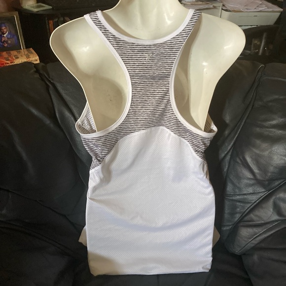 Old Navy Semi-fitted Active Striped Tank Top Size Large - Picture 3 of 4
